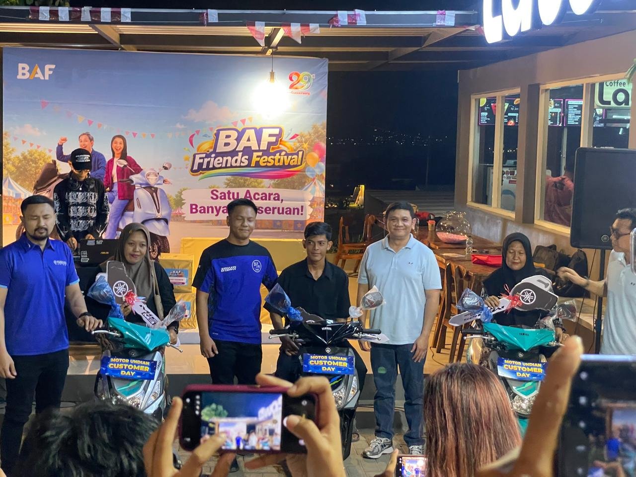 Tiga Pelanggan Akai Jaya Motor Palu Terima Hadiah Yamaha Mio M3
